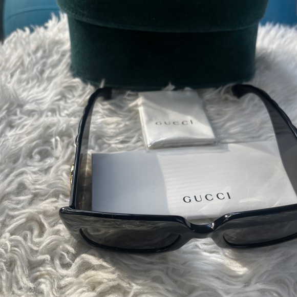 New - Gucci Black Gray Gg0811s 001 Logo Rectangle Unisex Sunglasses - Picture 3 of 6
